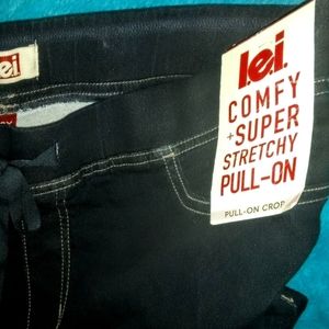 L. E. I. 2x dark almost a black comfy super stretchy pull-on jeans